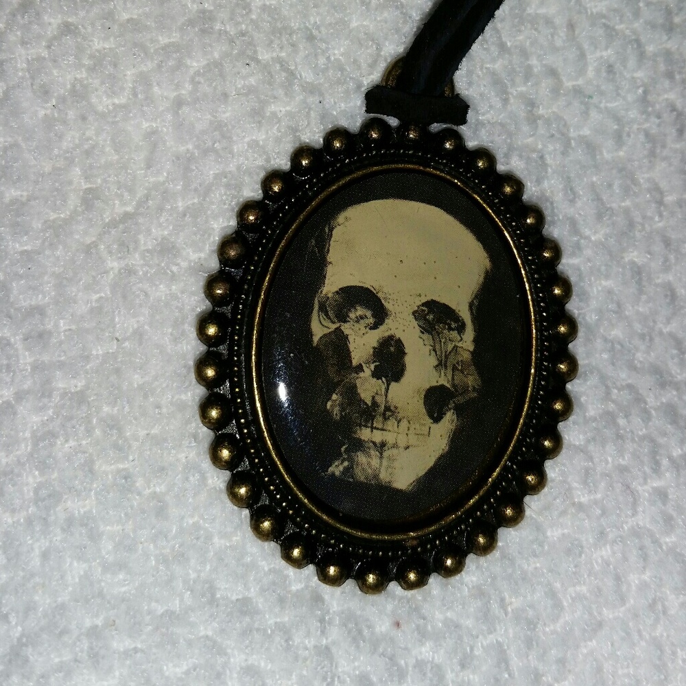 Necklace, framed skull, male or female